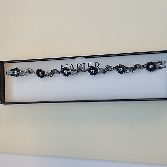 NAPIER FASHION JEWELRY 8" BRACELET - Picture 3 of 9